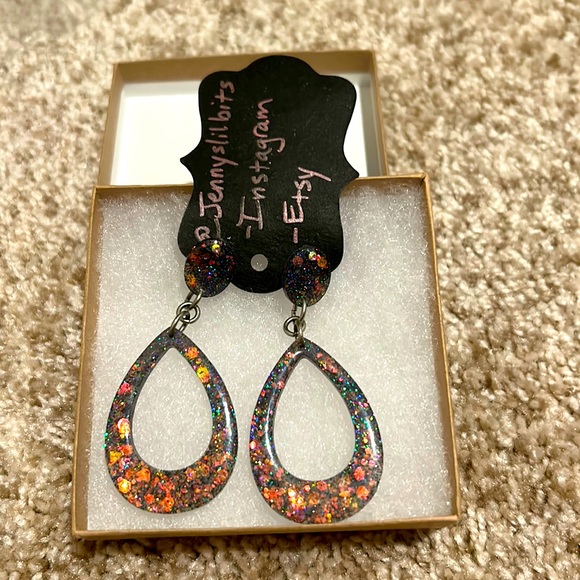 Brand new! Dazzling Earrings - Picture 1 of 3